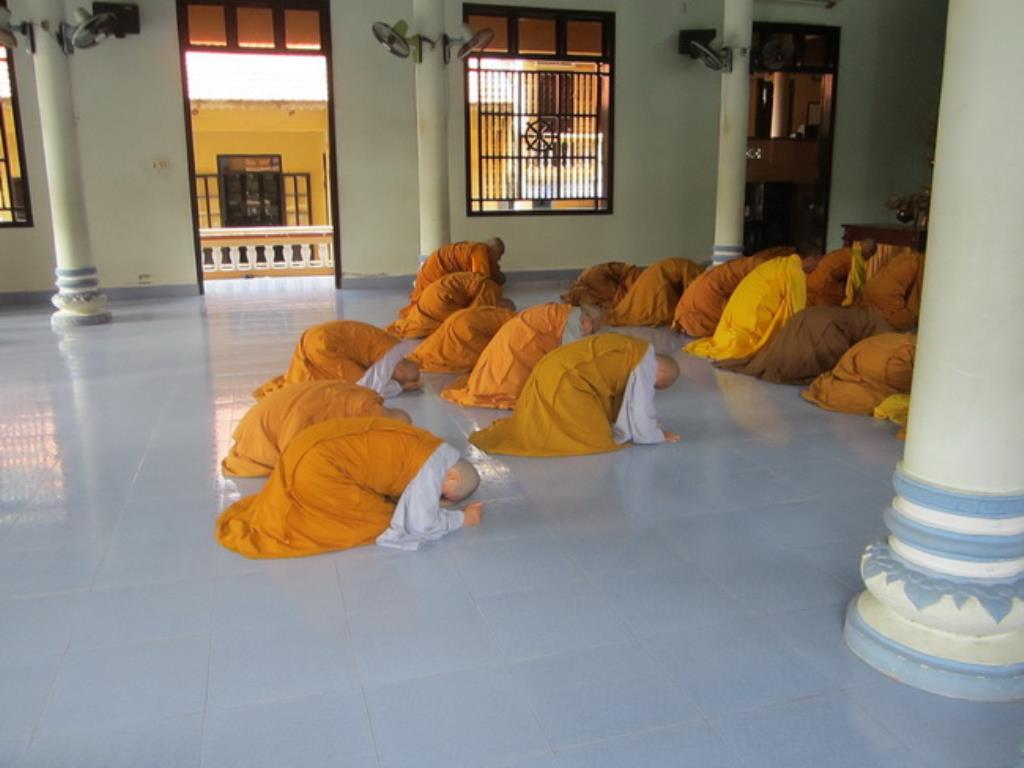 Tăng Ni Phật giáo Ninh Hòa bố-tát cuối năm