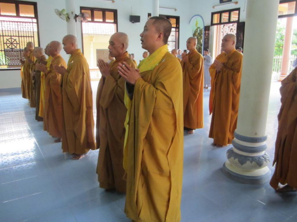 Tăng Ni Phật giáo Ninh Hòa bố-tát cuối năm