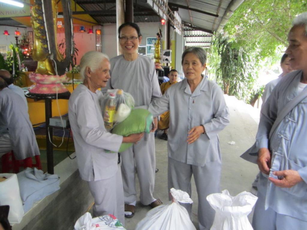 Đạo tràng niệm Phật chùa Linh Sơn Pháp Ấn kỉ niệm 15 năm thành lập