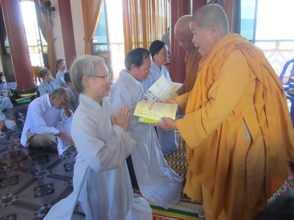 Đạo tràng Bát quan trai Tịnh xá Ngọc Sơn tổng kết cuối năm