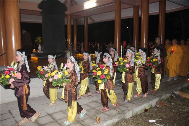Thanh Hóa: Chùa Hoa Long tổ chức đêm hoa đăng cầu nguyện hòa bình