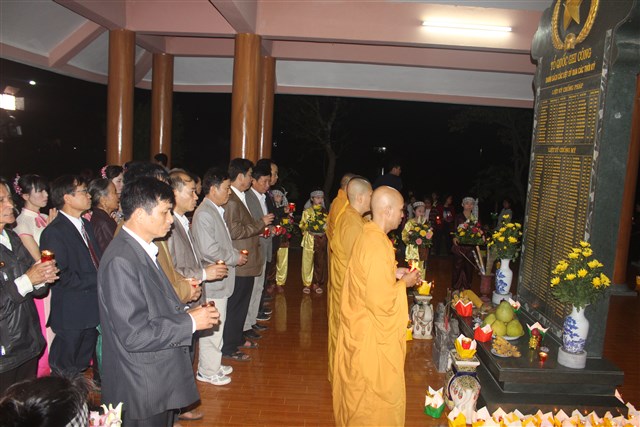 Thanh Hóa: Chùa Hoa Long tổ chức đêm hoa đăng cầu nguyện hòa bình