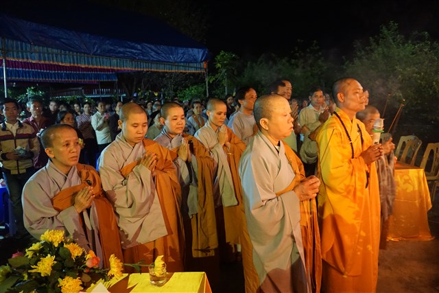 Thanh Hóa: Chùa Báo Ân tổ chức đêm hoa đăng cầu nguyện hòa bình