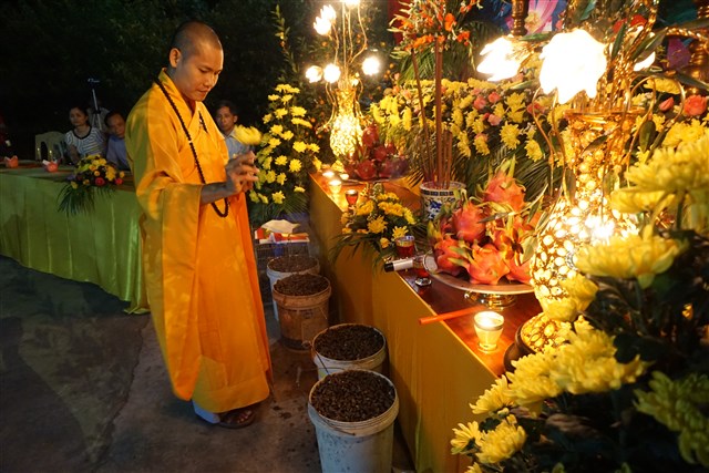 Thanh Hóa: Chùa Báo Ân tổ chức đêm hoa đăng cầu nguyện hòa bình