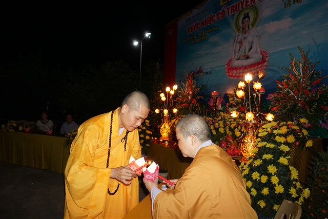 Thanh Hóa: Chùa Báo Ân tổ chức đêm hoa đăng cầu nguyện hòa bình