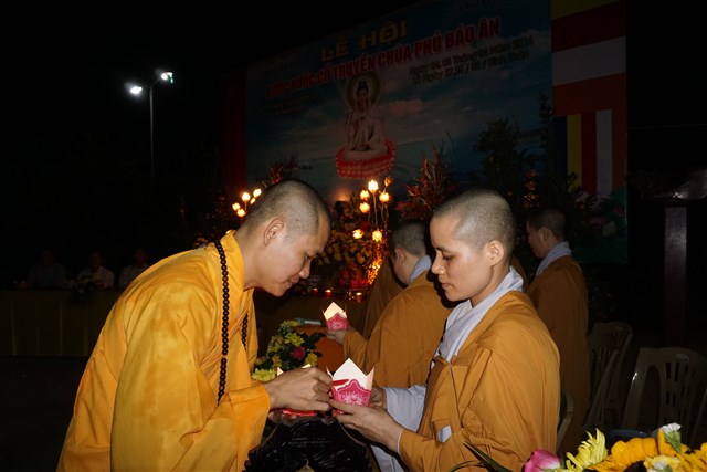 Thanh Hóa: Chùa Báo Ân tổ chức đêm hoa đăng cầu nguyện hòa bình