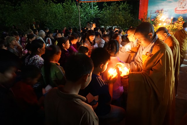 Thanh Hóa: Chùa Báo Ân tổ chức đêm hoa đăng cầu nguyện hòa bình