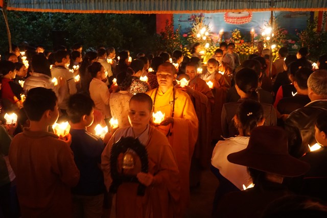 Thanh Hóa: Chùa Báo Ân tổ chức đêm hoa đăng cầu nguyện hòa bình