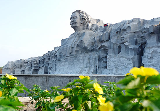Từ Quốc tộ đến bài thơ Thần