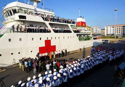 Khánh Hòa:  Ba Thầy lên đường ra Trường Sa làm trụ trì