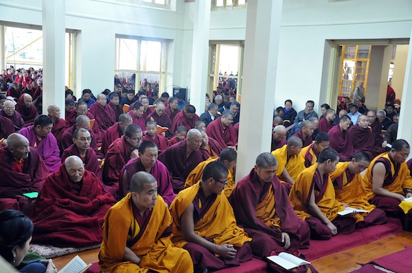 Ấn Độ: Hàng nghìn người cầu nguyện quan tâm đến sức khỏe của đức Đạt Lai Lạt Ma