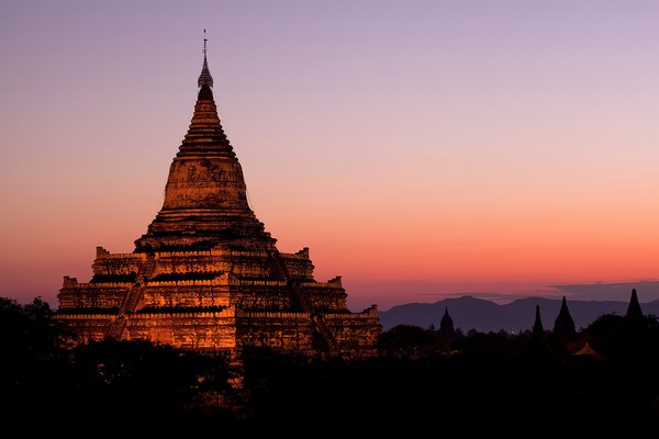 Myanmar: Chùm ảnh Ngôi Cổ tự Shwesantaw đầy quyến rũ khi ánh bình minh tỏa rạng