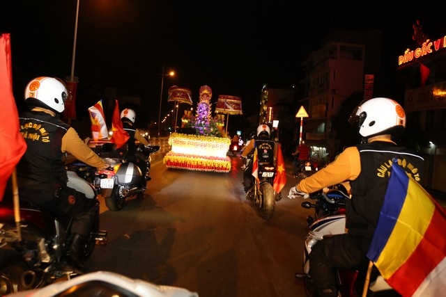 Hà Nội: Hàng ngàn phật tử Chùa Trấn Quốc hoan hỉ kính mừng Phật đản