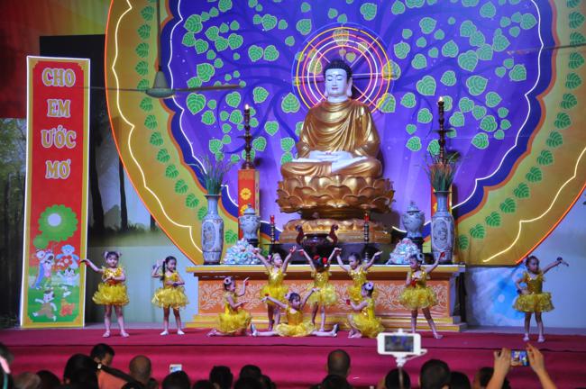 Hà Nội: Đêm văn nghệ mừng ngày Quốc tế thiếu nhi tại chùa Bằng