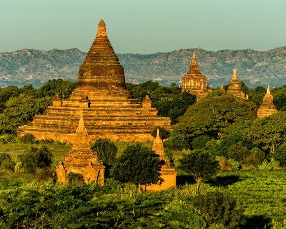 Myanmar: Chùm ảnh Ngôi Cổ tự Shwesantaw đầy quyến rũ khi ánh bình minh tỏa rạng