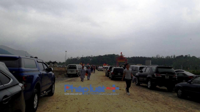 Gần 3 nghìn người về dự lễ Đại lễ Phật Đản tại Đại bảo tháp Mandala Tây Thiên