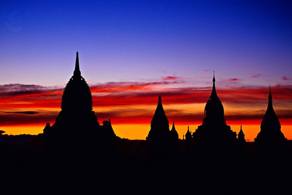 Myanmar: Chùm ảnh Ngôi Cổ tự Shwesantaw đầy quyến rũ khi ánh bình minh tỏa rạng