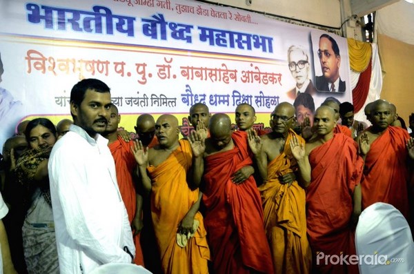 Gia đình của học giả nghiên cứu Rohith Vemula Quy Y Tam Bảo
