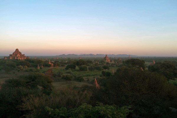 Myanmar: Chùm ảnh Ngôi Cổ tự Shwesantaw đầy quyến rũ khi ánh bình minh tỏa rạng