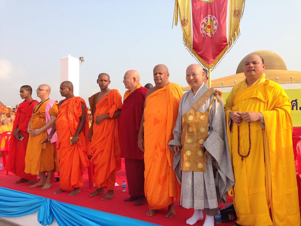 100 ngàn tu sĩ trong lễ hội khất thực tại Dhammakaya