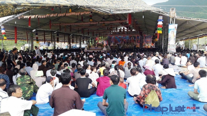 Gần 3 nghìn người về dự lễ Đại lễ Phật Đản tại Đại bảo tháp Mandala Tây Thiên