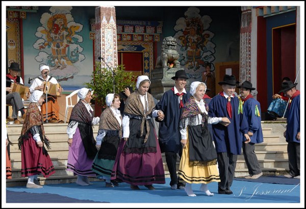 France: Chùm ảnh ngôi Chùa Dashang Kagyu Ling, Bourgogne