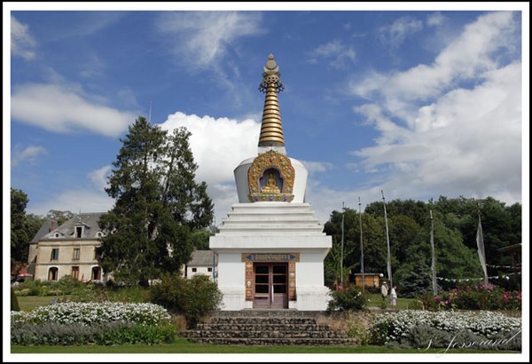 France: Chùm ảnh ngôi Chùa Dashang Kagyu Ling, Bourgogne