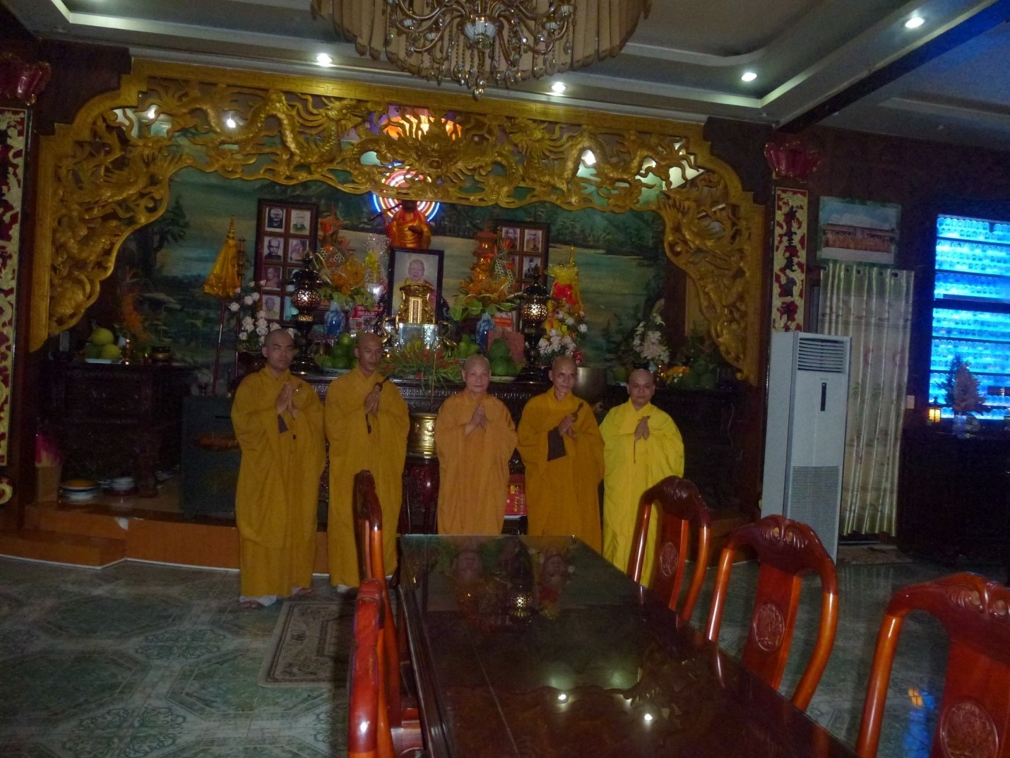 Ninh Thuận: Ban Kiến đàn Đại Giới đàn “ĐỨC TẠNG” cung thỉnh Hội đồng thập sư truyền giới.