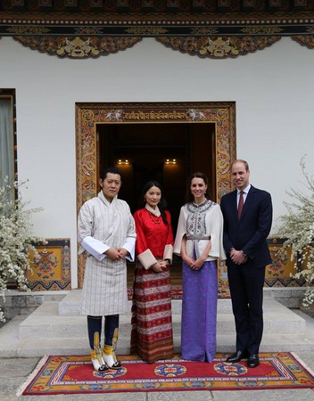 Bhutan: Chùm ảnh lễ Khai tâm đặt tên Hoàng tử theo nghi thức Phật Giáo