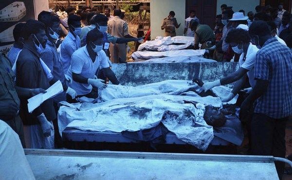 Ấn Độ: Đức Đạt Lai Lạt Ma chia sẻ nạn nhân trong vụ đền Puttingal bị hỏa hoạn