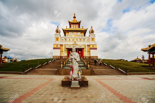 Nga: Chùm ảnh Buddha Shakyamuni, một trong những ngôi chùa lớn nhất châu Âu