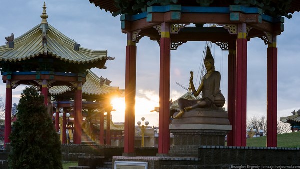 Nga: Chùm ảnh Buddha Shakyamuni, một trong những ngôi chùa lớn nhất châu Âu