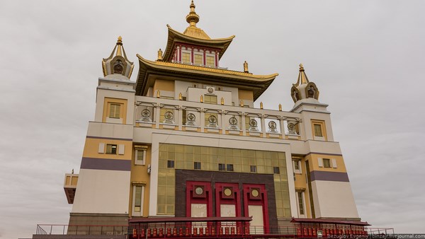 Nga: Chùm ảnh Buddha Shakyamuni, một trong những ngôi chùa lớn nhất châu Âu