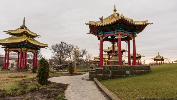 Nga: Chùm ảnh Buddha Shakyamuni, một trong những ngôi chùa lớn nhất châu Âu