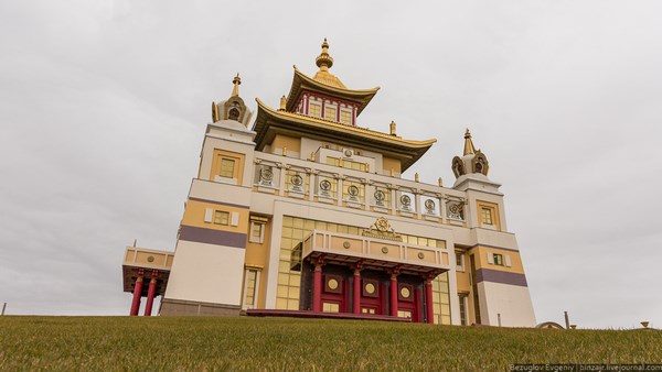 Nga: Chùm ảnh Buddha Shakyamuni, một trong những ngôi chùa lớn nhất châu Âu