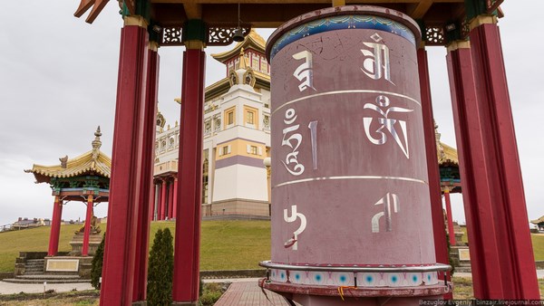 Nga: Chùm ảnh Buddha Shakyamuni, một trong những ngôi chùa lớn nhất châu Âu