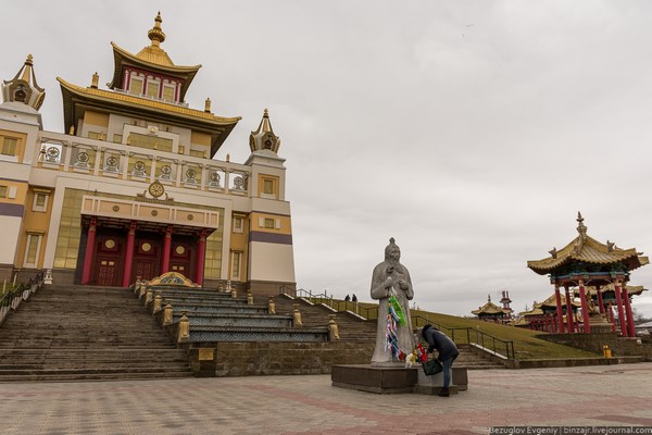 Nga: Chùm ảnh Buddha Shakyamuni, một trong những ngôi chùa lớn nhất châu Âu