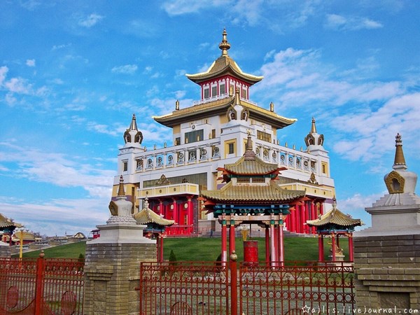 Nga: Chùm ảnh Buddha Shakyamuni, một trong những ngôi chùa lớn nhất châu Âu