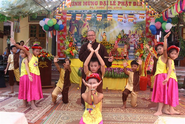 Thanh Hóa: Chùa Linh Giang kính mừng Phật đản PL: 2560