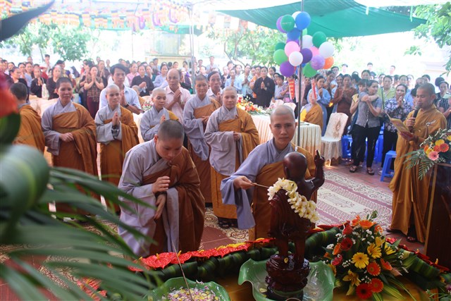 Thanh Hóa: Chùa Linh Giang kính mừng Phật đản PL: 2560
