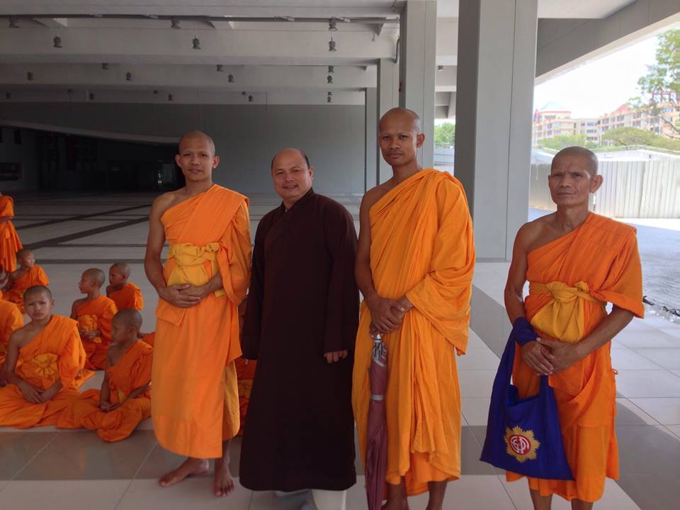 100 ngàn tu sĩ trong lễ hội khất thực tại Dhammakaya