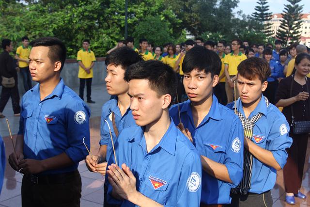 Chùm ảnh Phật giáo Thái Nguyên diễu hành xe hoa chào mừng khánh đản PL 2560- DL 2016