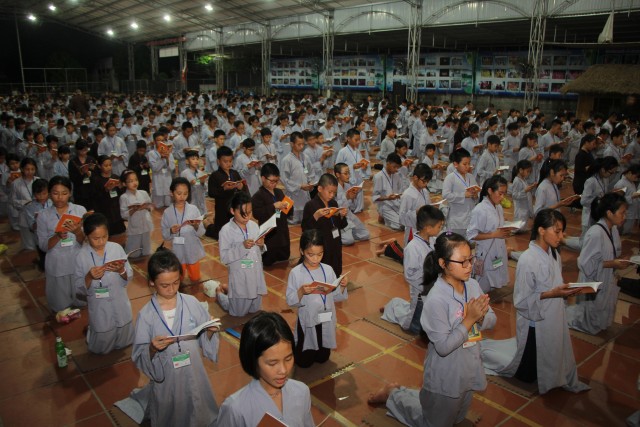 Thái Bình: Gần 1000 thiện sinh về chùa Từ Xuyên dự khóa tu sen hồng