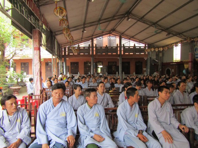 Người khuyết tật về chùa Từ Xuyên dự khóa tu