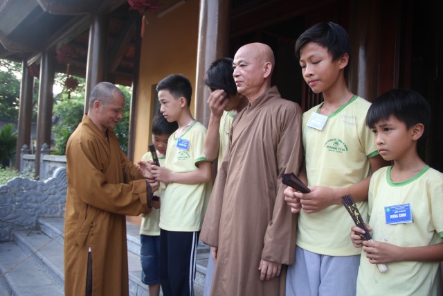 Thái Nguyên: Đêm thắp nến tri ân khóa tu “HƯƠNG TỪ BI” tại Chùa Từ Quang