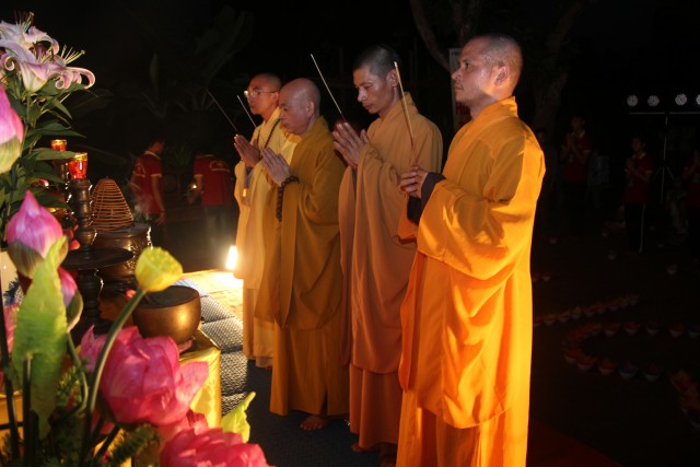 Thái Nguyên: Đêm thắp nến tri ân khóa tu “HƯƠNG TỪ BI” tại Chùa Từ Quang