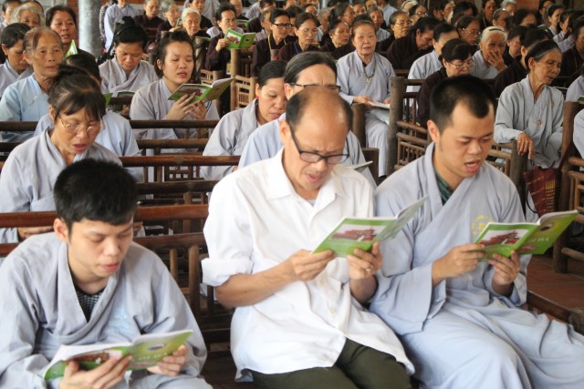 Người khuyết tật về chùa Từ Xuyên dự khóa tu