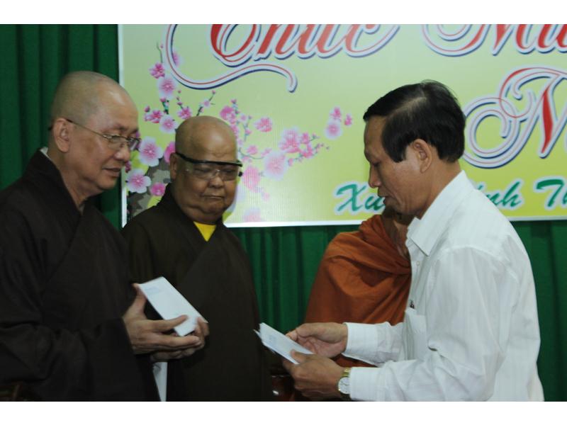 PG Đồng Tháp: Tỉnh Ủy Thăm Nhân Mùa Phật Đản Pl.2560