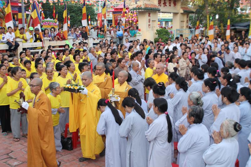 PG Đồng Tháp: Thuyết Pháp – Phóng Đăng – Diễu Hành Xe Hoa – Văn Nghệ