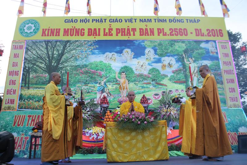 PG Đồng Tháp: Thuyết Pháp – Phóng Đăng – Diễu Hành Xe Hoa – Văn Nghệ